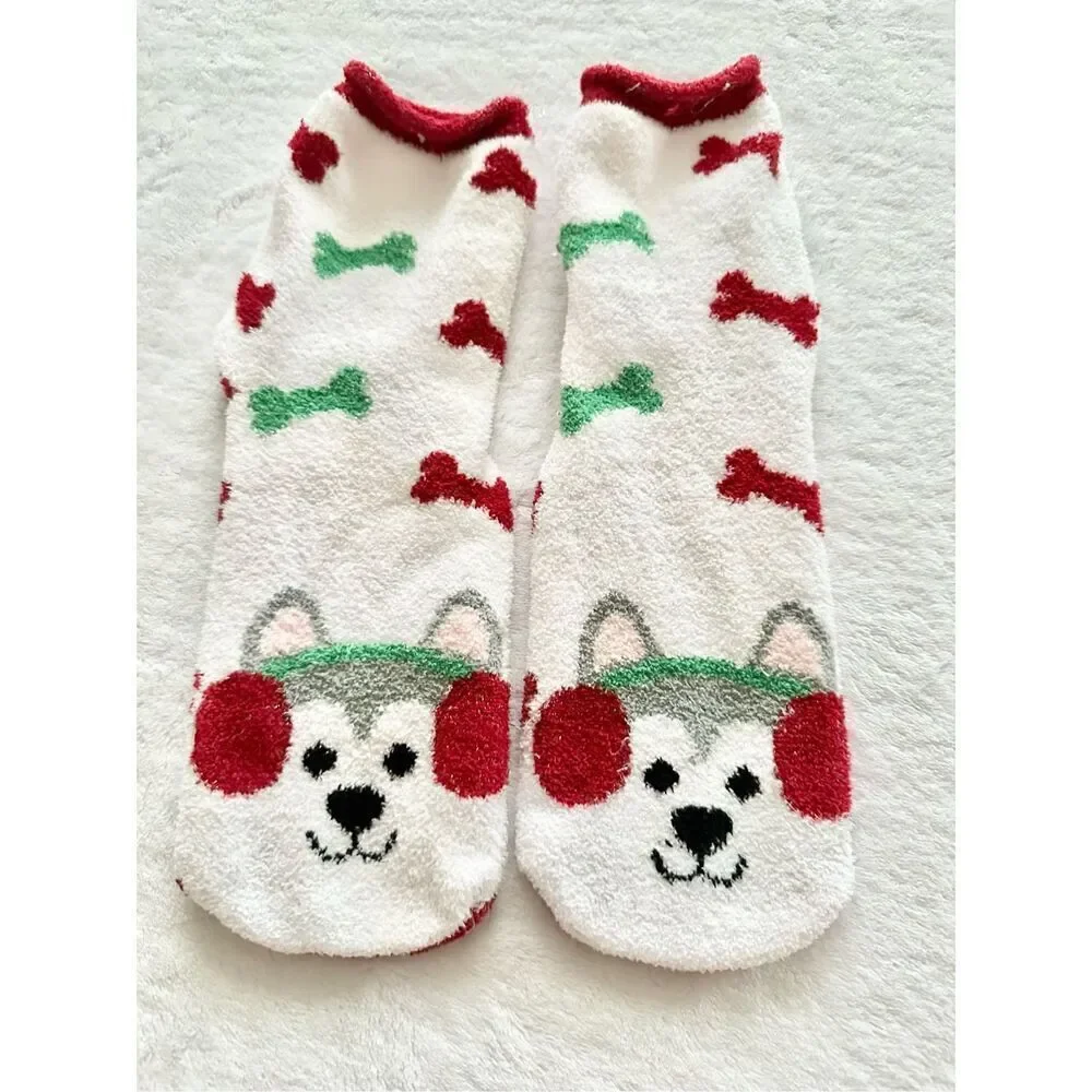 Christmas Husky Dog Fuzzy Slipper Socks Cozy Plush Holiday Cabin Crew